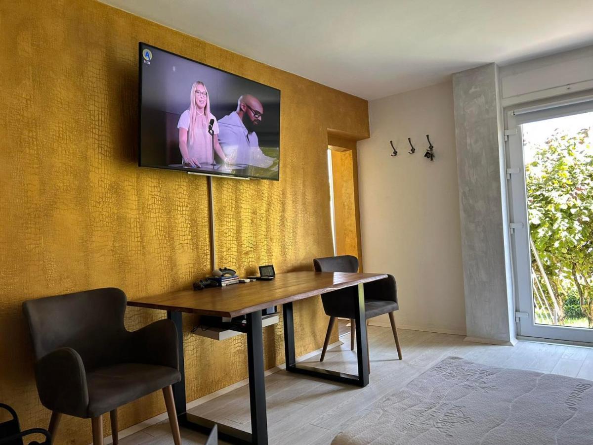 Apartment Gal Novo Mesto Esterno foto